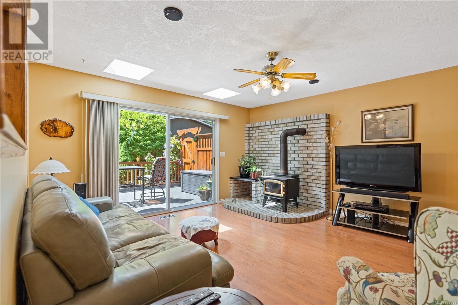 7324 Veyaness Rd, Central Saanich, British Columbia  V8M 1S9 - Photo 11 - 999890