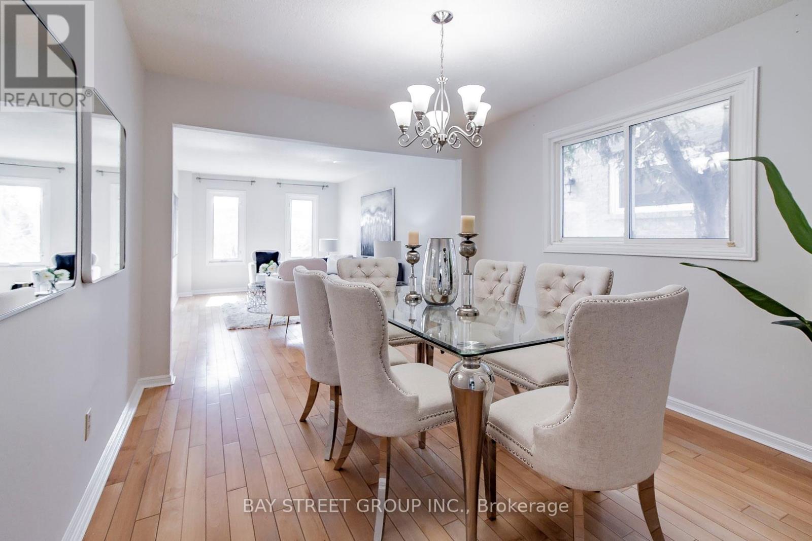300 Fincham Avenue, Markham (Markham Village), Ontario  L3P 4E7 - Photo 2 - N12211604