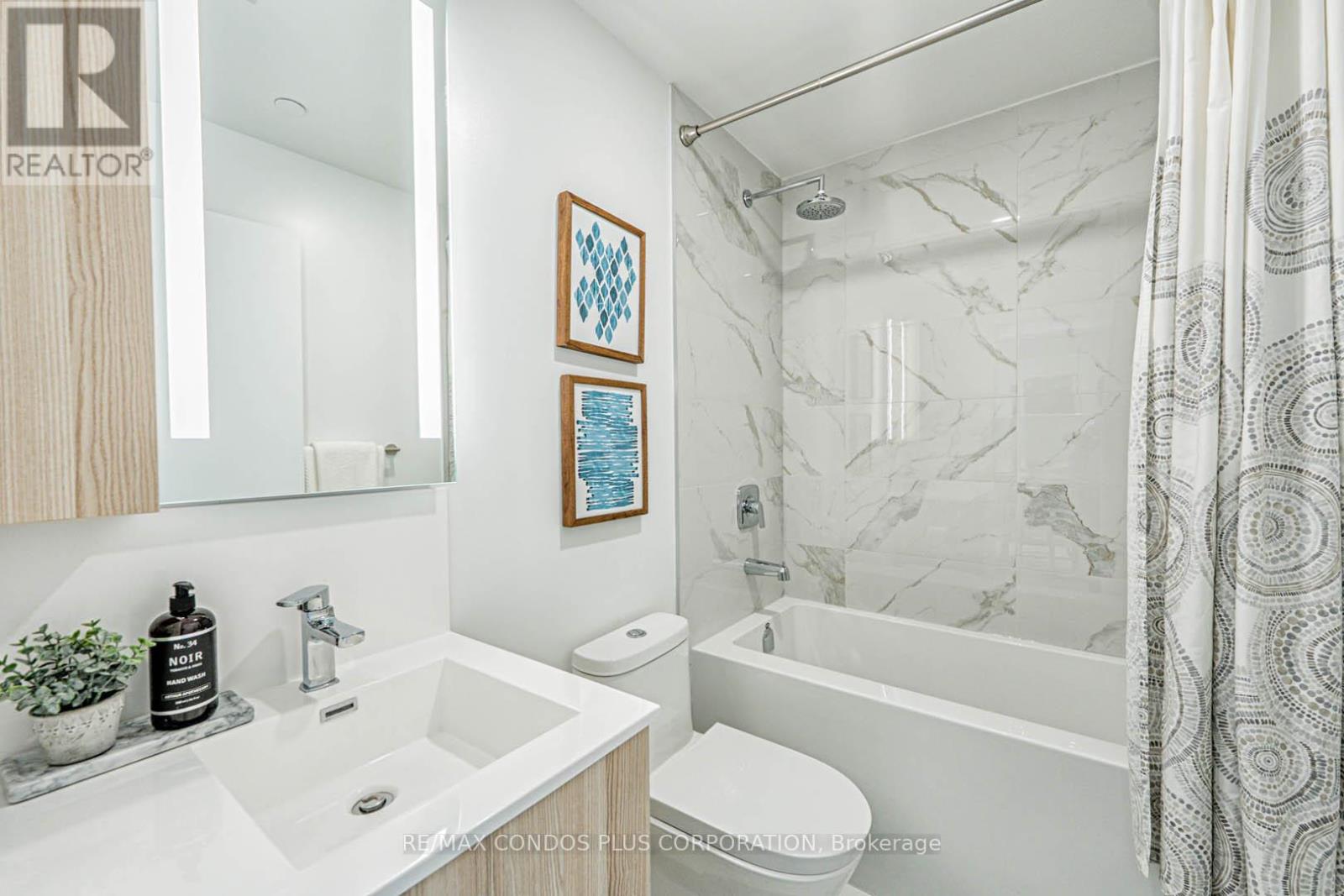 810 - 220 Missinnihe Way, Mississauga (Port Credit), Ontario  L5H 0A9 - Photo 8 - W12121692