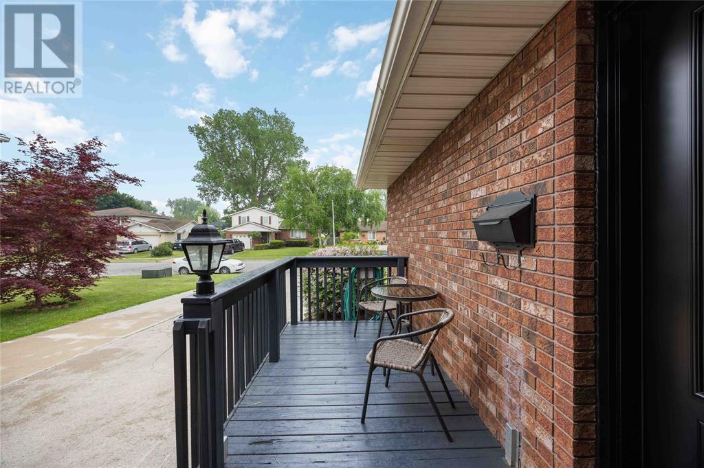 1254 Errol Road East, Sarnia, Ontario  N7S 5L3 - Photo 5 - 25007625