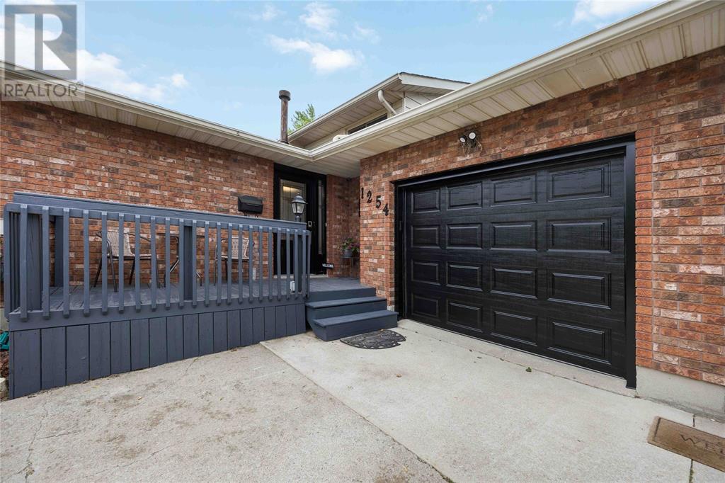 1254 Errol Road East, Sarnia, Ontario  N7S 5L3 - Photo 3 - 25007625