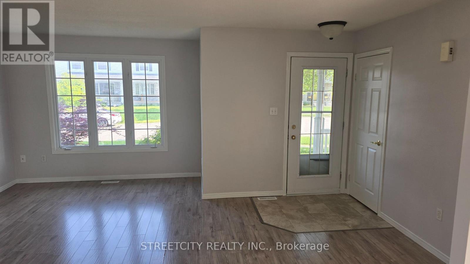 18 Rodney Crescent, St. Thomas, Ontario  N5R 6E1 - Photo 4 - X12212788