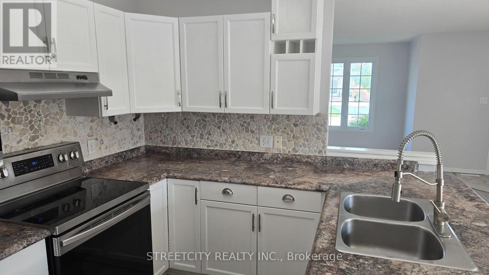 18 Rodney Crescent, St. Thomas, Ontario  N5R 6E1 - Photo 7 - X12212788