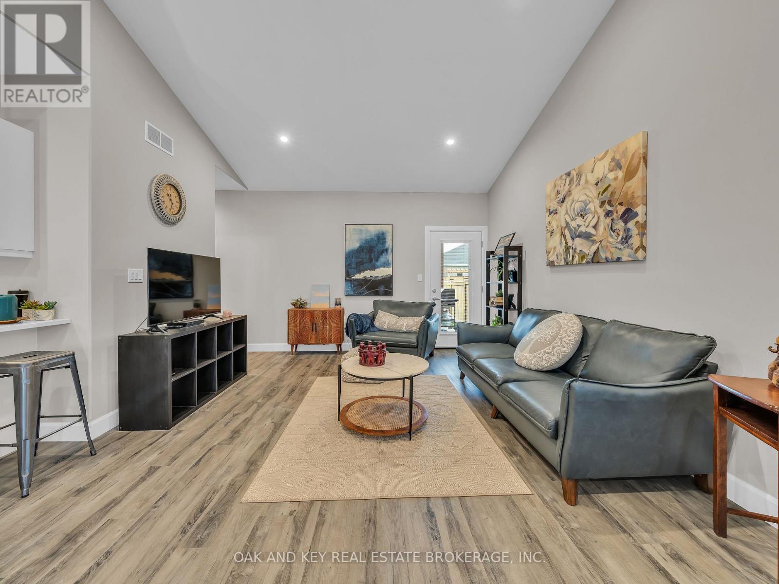 16 Duskridge Rd Road, Chatham-Kent (Chatham), Ontario  N7L 0G7 - Photo 6 - X12212925