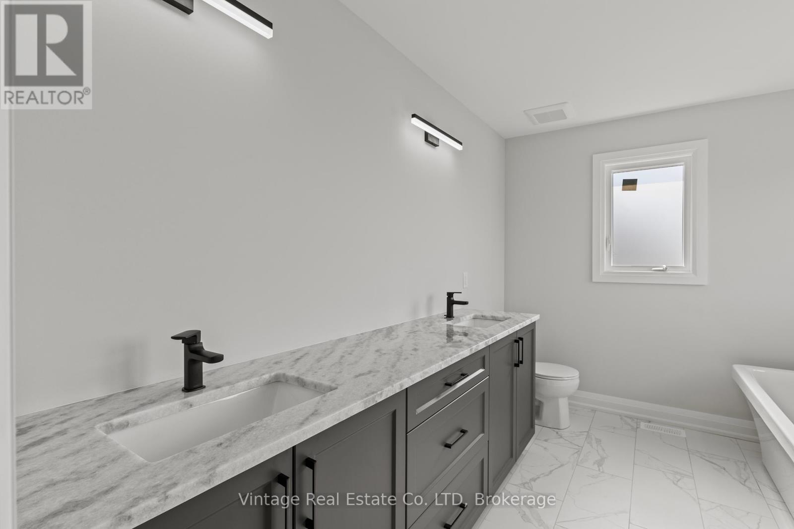 7455 Majestic Trail, Niagara Falls, Ontario  L2H 3V9 - Photo 16 - X12212902