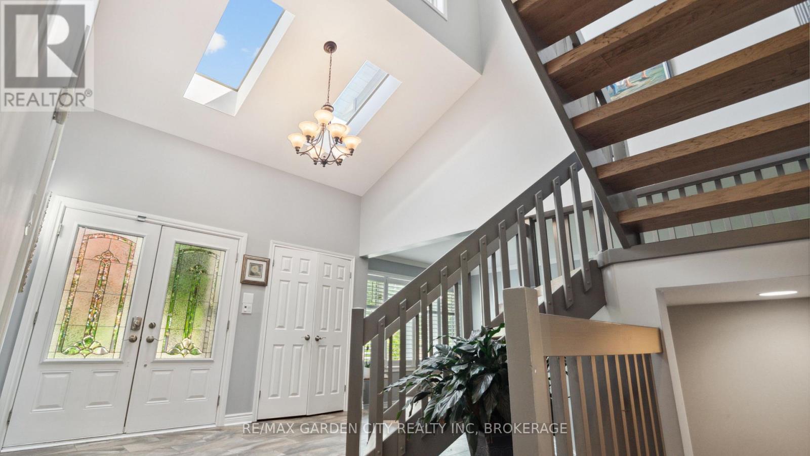 6276 Moretta Drive, Niagara Falls (Stamford), Ontario  L2J 4H4 - Photo 3 - X12212918