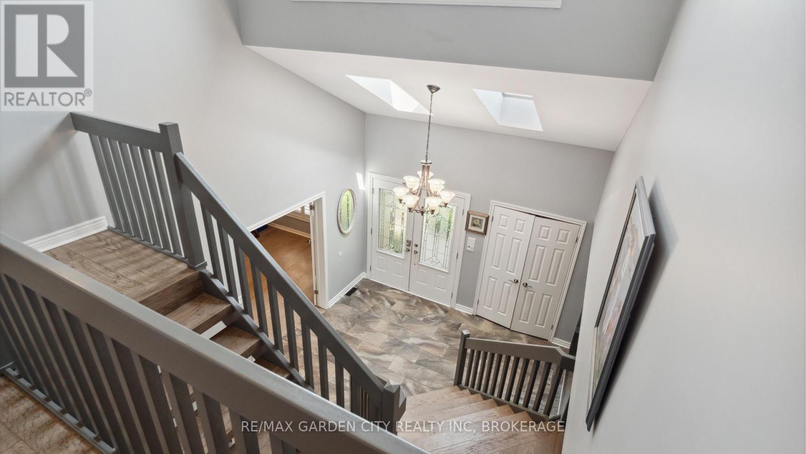 6276 Moretta Drive, Niagara Falls (Stamford), Ontario  L2J 4H4 - Photo 4 - X12212918