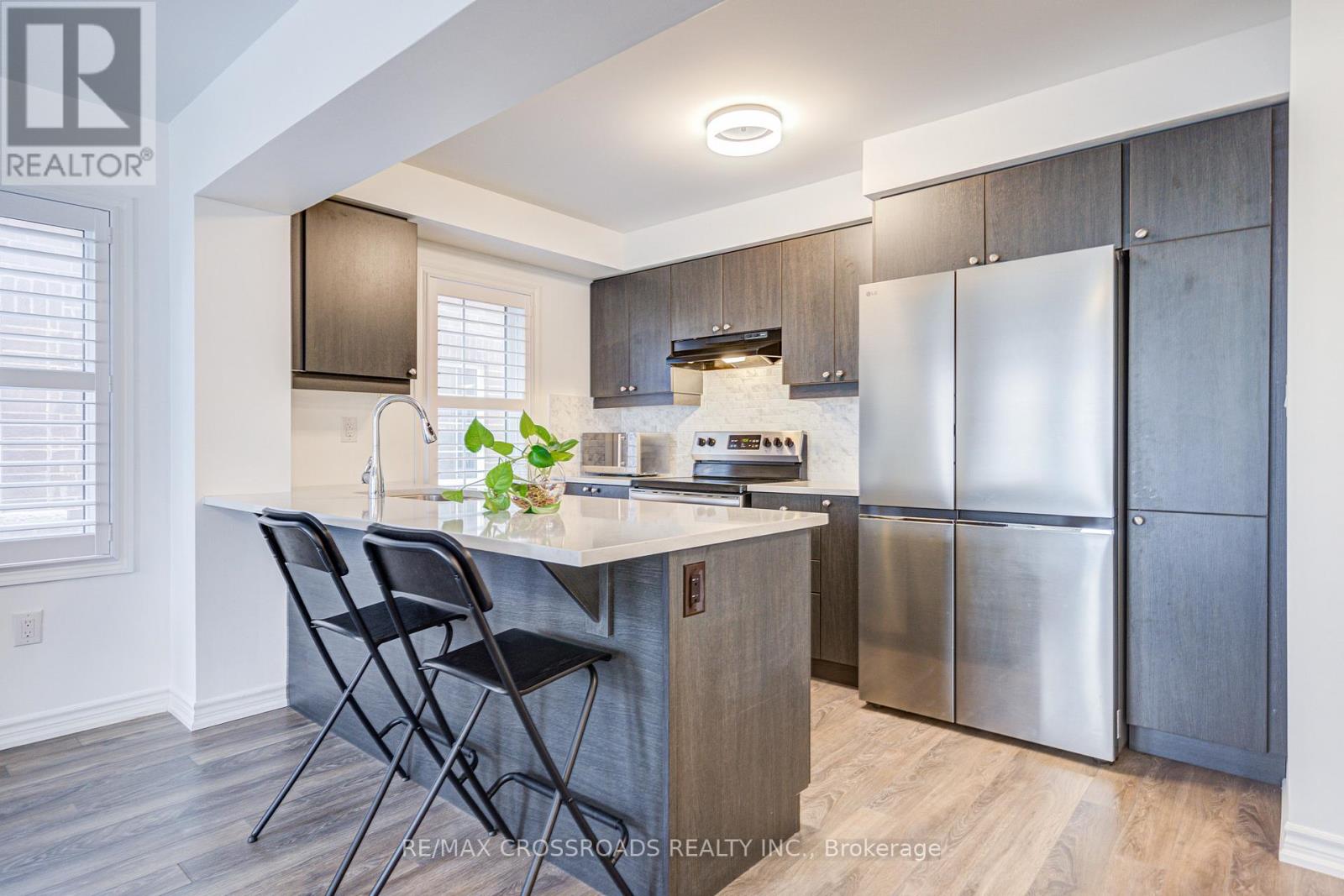 13 Goldeye Street, Whitby, Ontario  L1P 0E5 - Photo 6 - E12210366