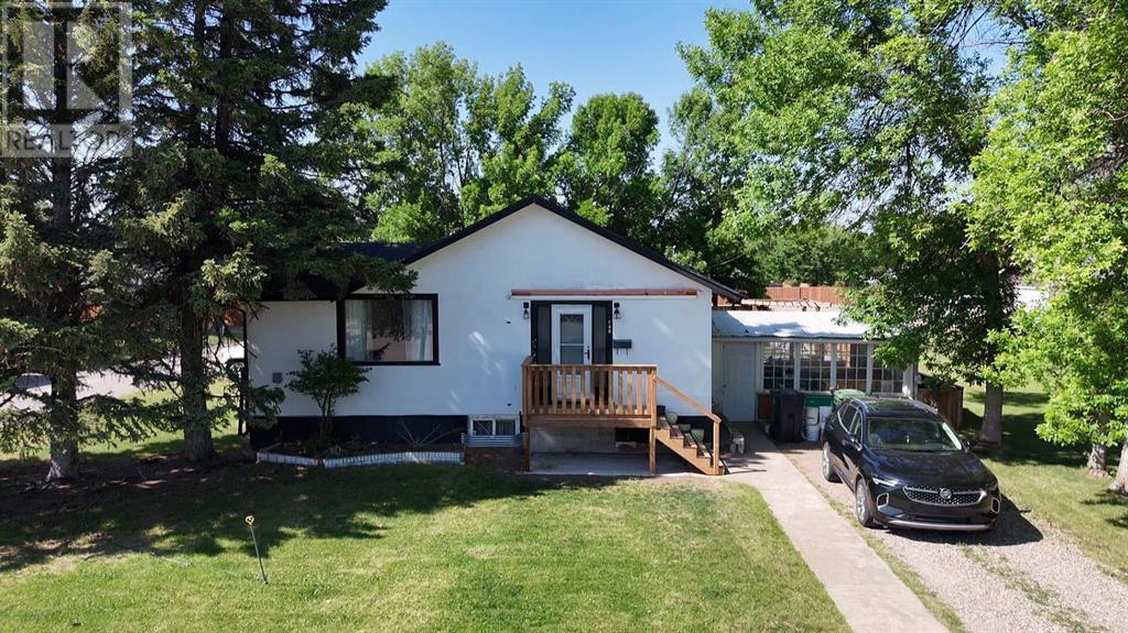 139 West Harker Avenue, Magrath, Alberta