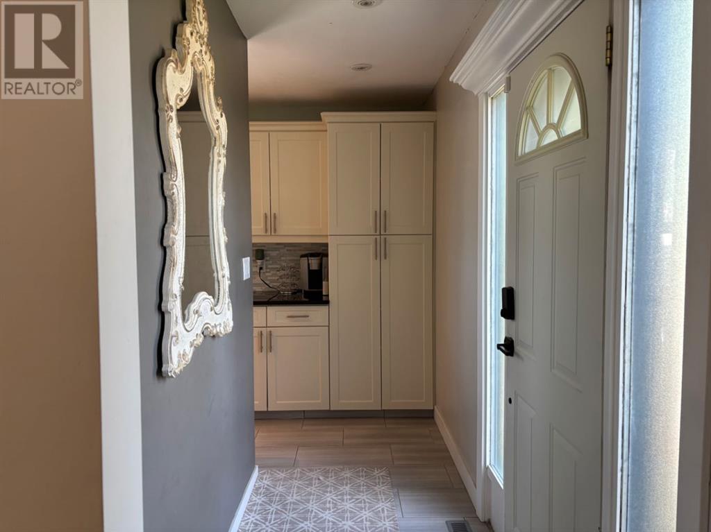 139 West Harker Avenue, Magrath, Alberta  T0K 1J0 - Photo 3 - A2229669