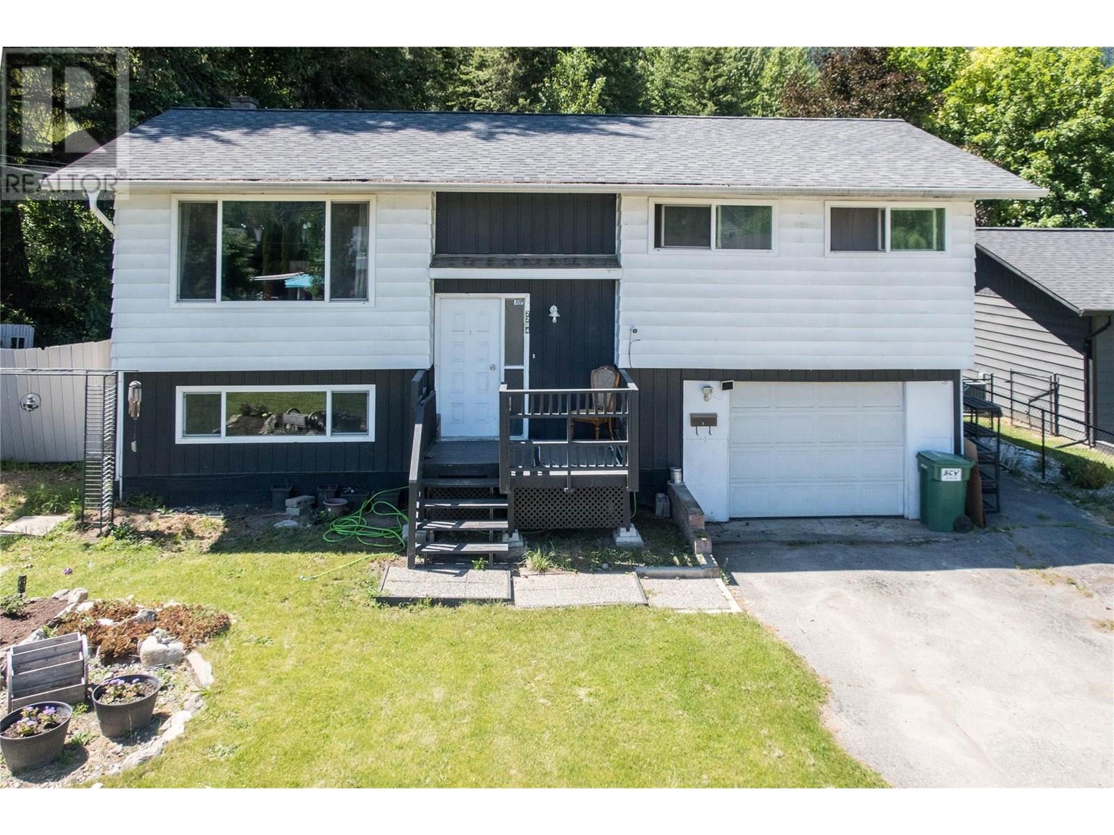 2284 Park Avenue, Lumby, British Columbia