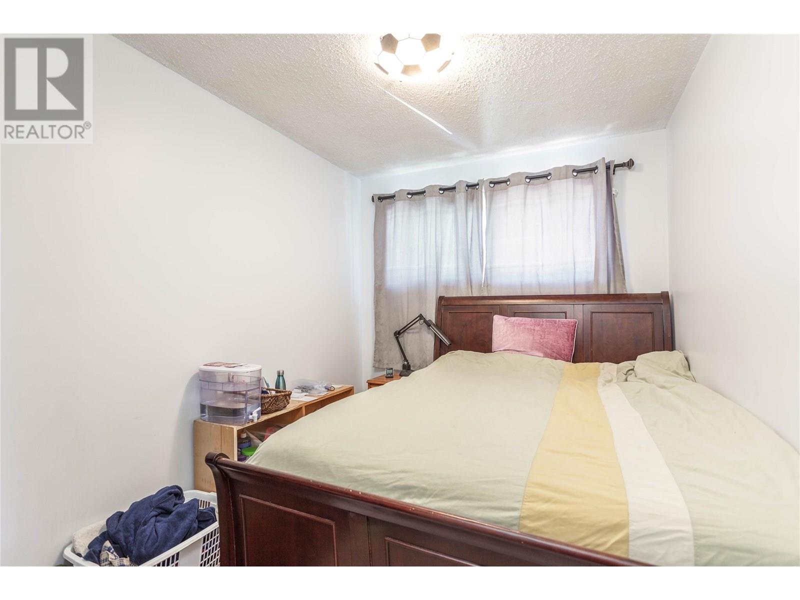 2284 Park Avenue, Lumby, British Columbia  V0E 2G0 - Photo 15 - 10351583