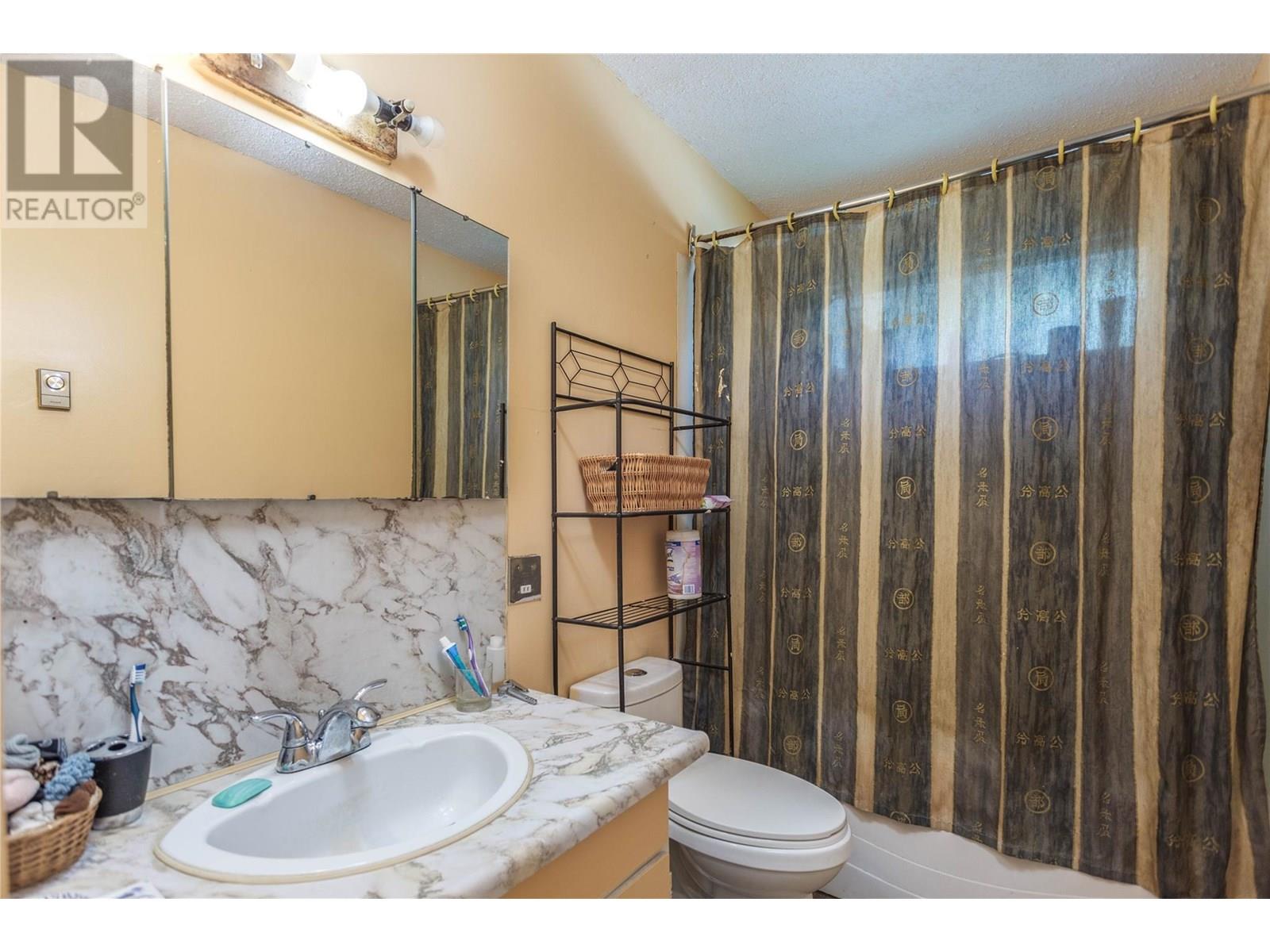 2284 Park Avenue, Lumby, British Columbia  V0E 2G0 - Photo 16 - 10351583