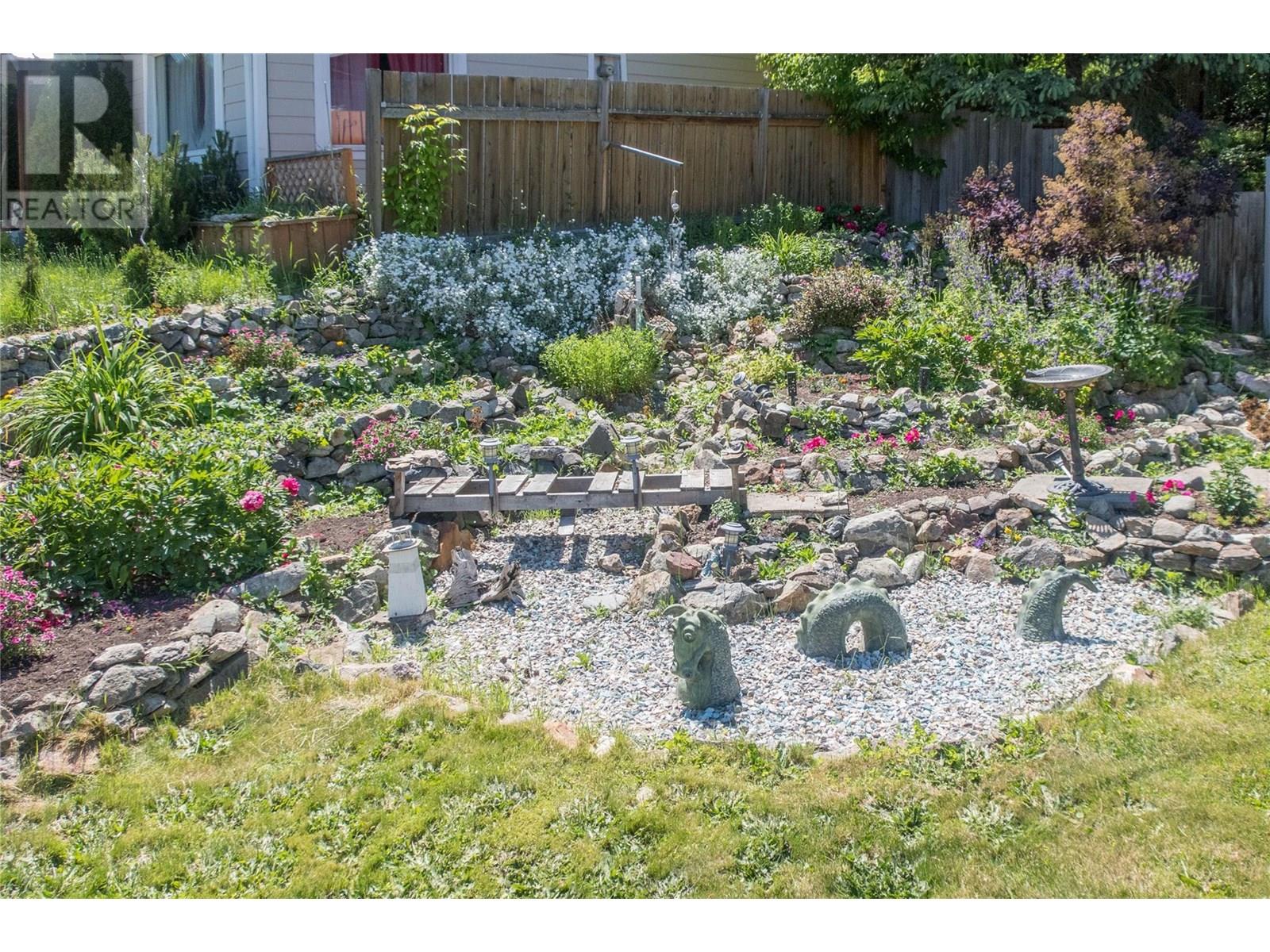 2284 Park Avenue, Lumby, British Columbia  V0E 2G0 - Photo 22 - 10351583