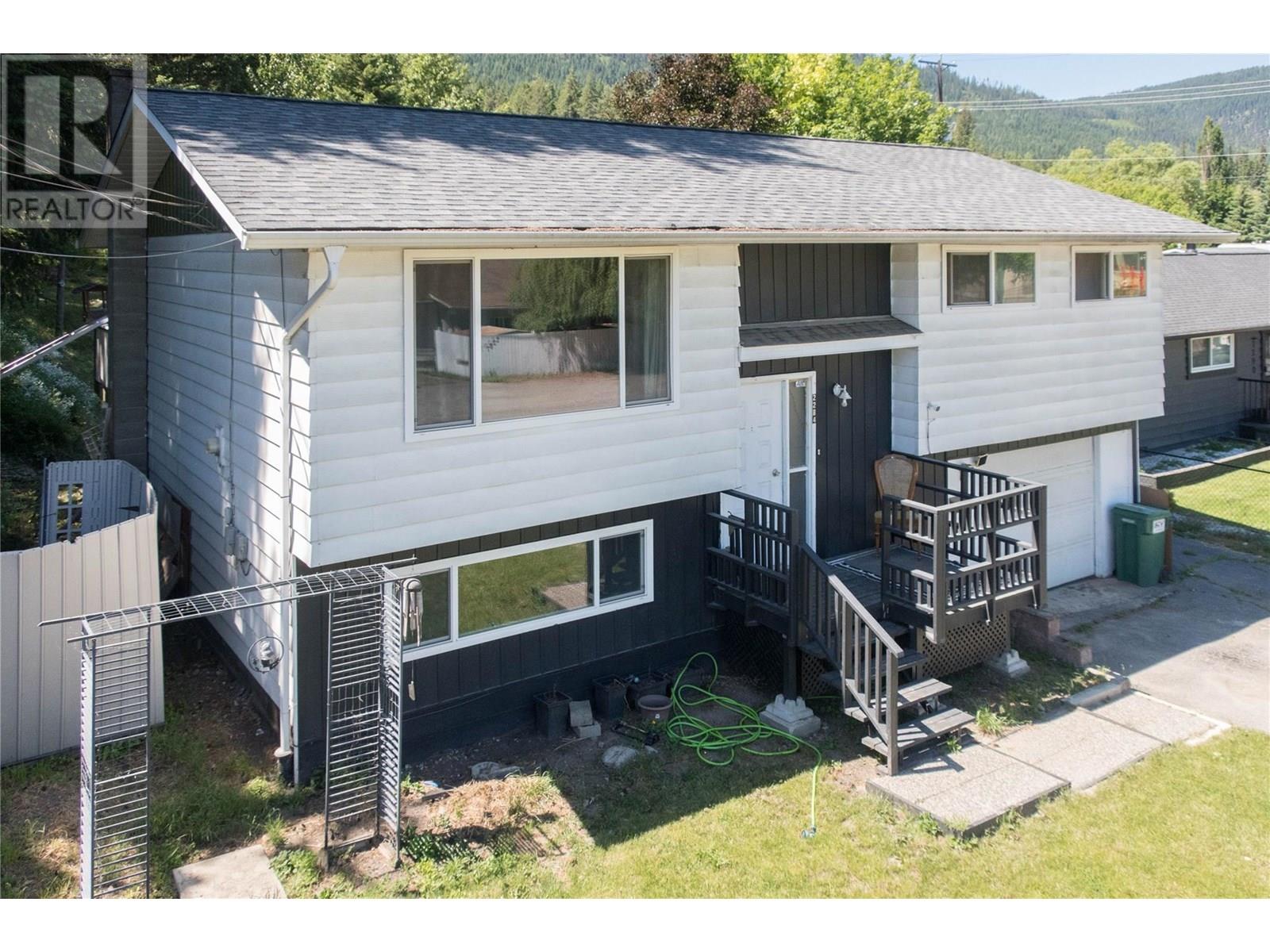 2284 Park Avenue, Lumby, British Columbia  V0E 2G0 - Photo 23 - 10351583