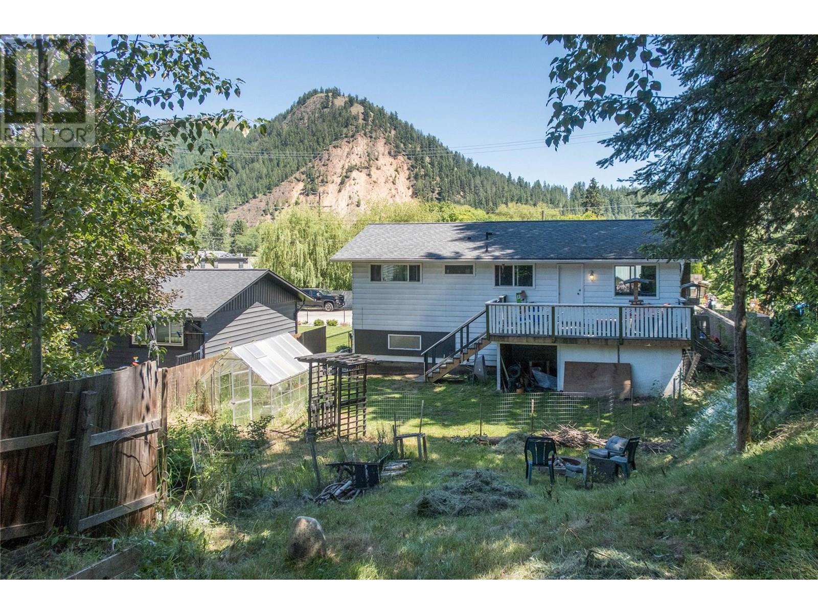2284 Park Avenue, Lumby, British Columbia  V0E 2G0 - Photo 25 - 10351583