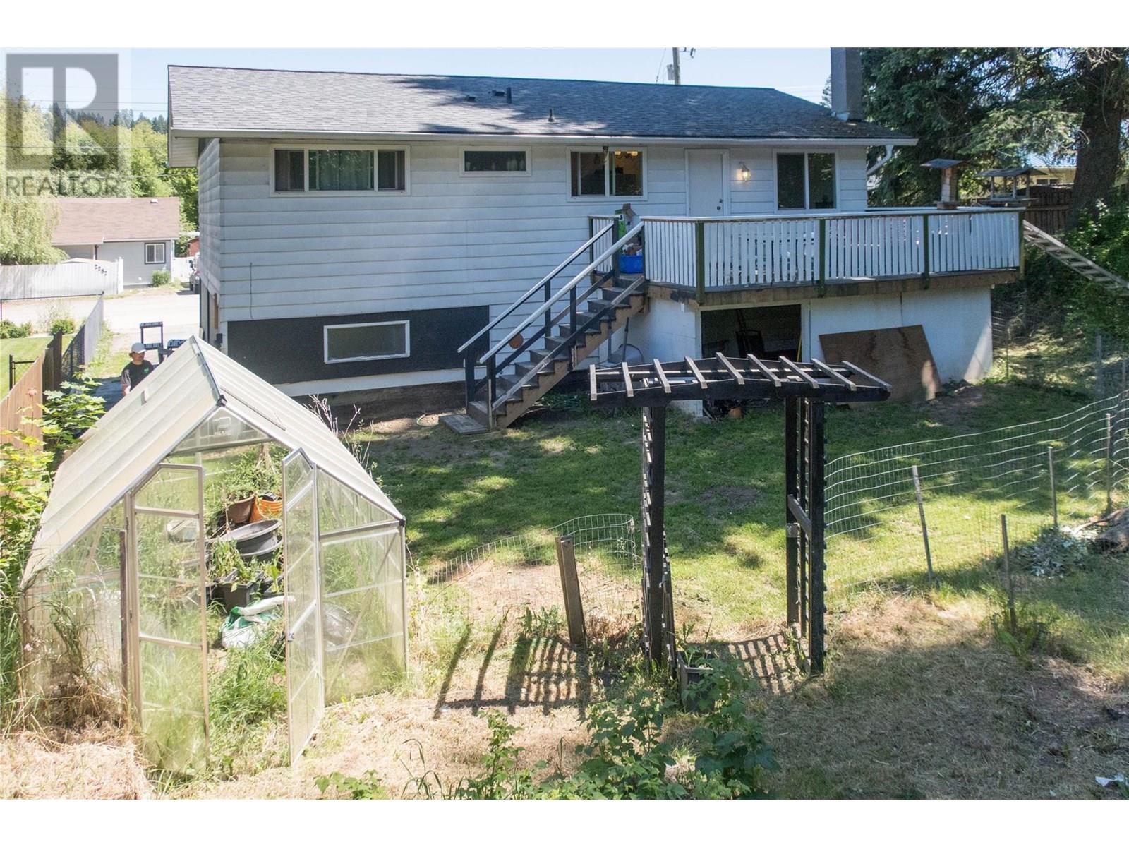 2284 Park Avenue, Lumby, British Columbia  V0E 2G0 - Photo 27 - 10351583
