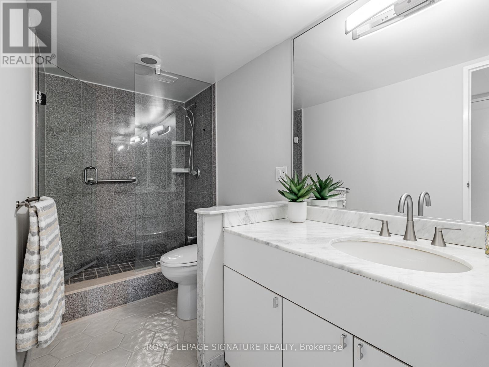 1104 - 61 St Clair Avenue W, Toronto (Yonge-St. Clair), Ontario  M4V 2Y8 - Photo 26 - C12101579