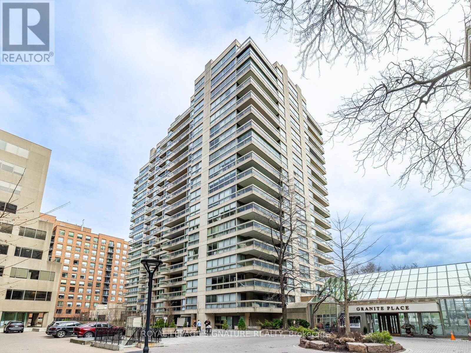 1104 - 61 St Clair Avenue W, Toronto (Yonge-St. Clair), Ontario  M4V 2Y8 - Photo 2 - C12101579