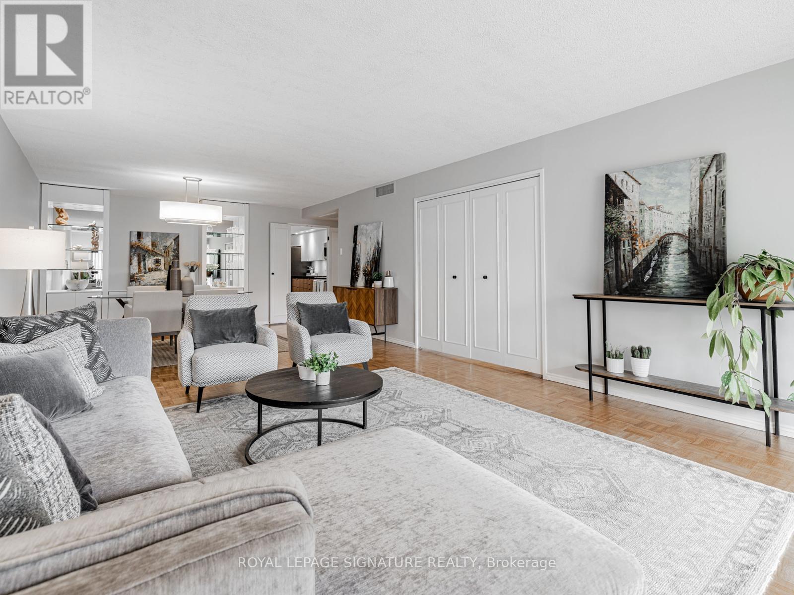 1104 - 61 St Clair Avenue W, Toronto (Yonge-St. Clair), Ontario  M4V 2Y8 - Photo 6 - C12101579