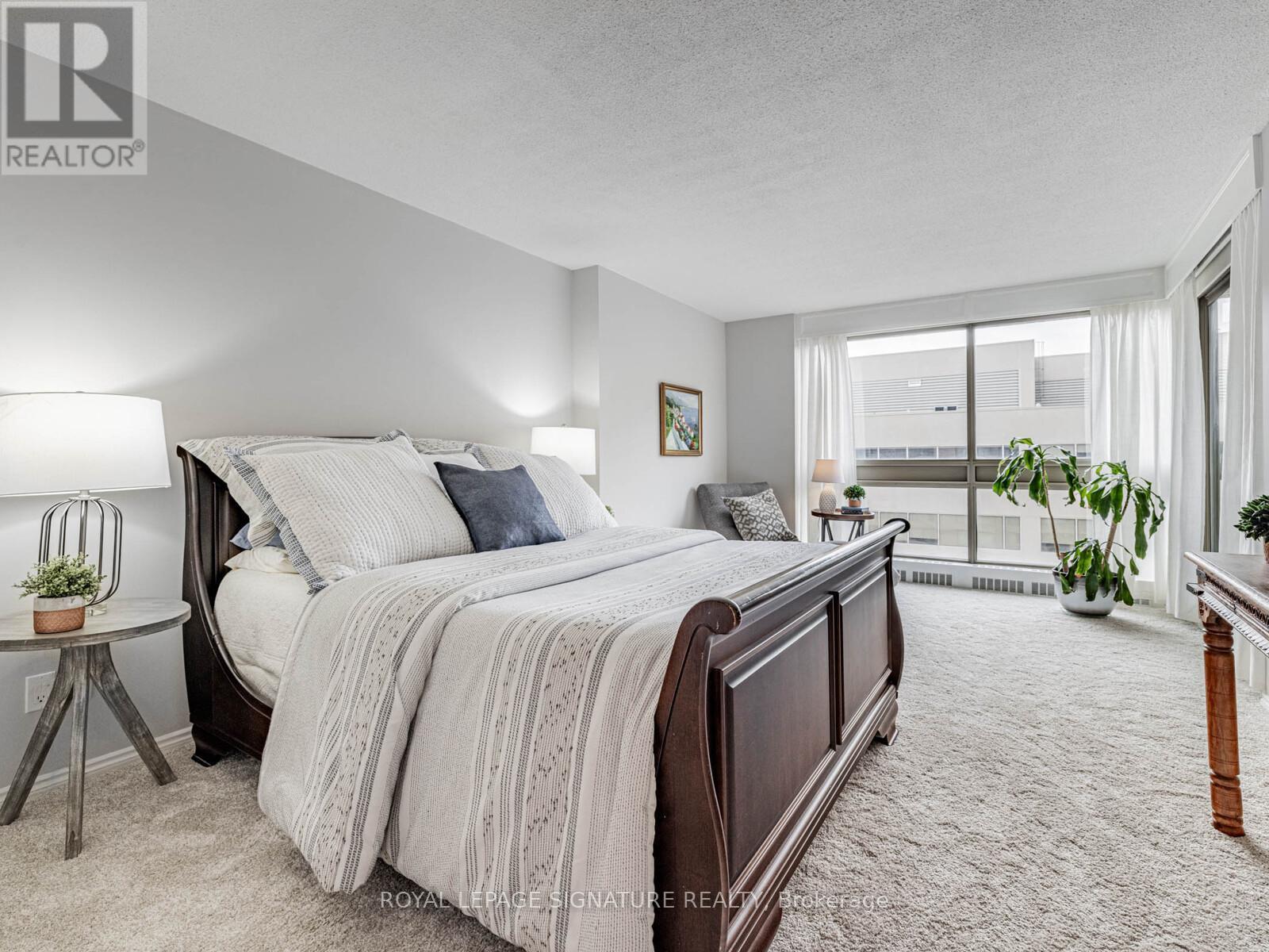 1104 - 61 St Clair Avenue W, Toronto (Yonge-St. Clair), Ontario  M4V 2Y8 - Photo 17 - C12101579