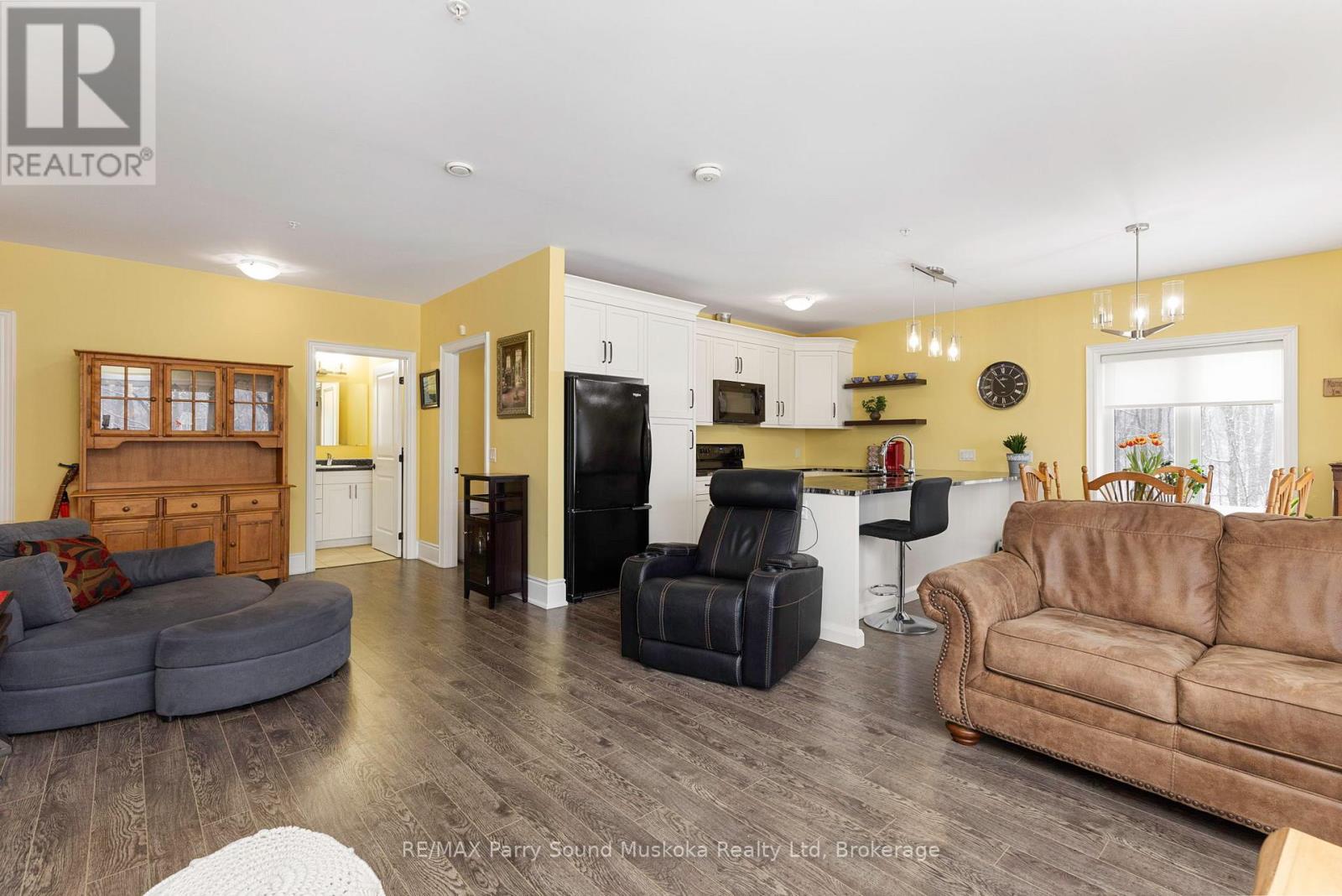 303 - 11b Salt Dock Road, Parry Sound, Ontario  P2A 3B6 - Photo 10 - X12212818