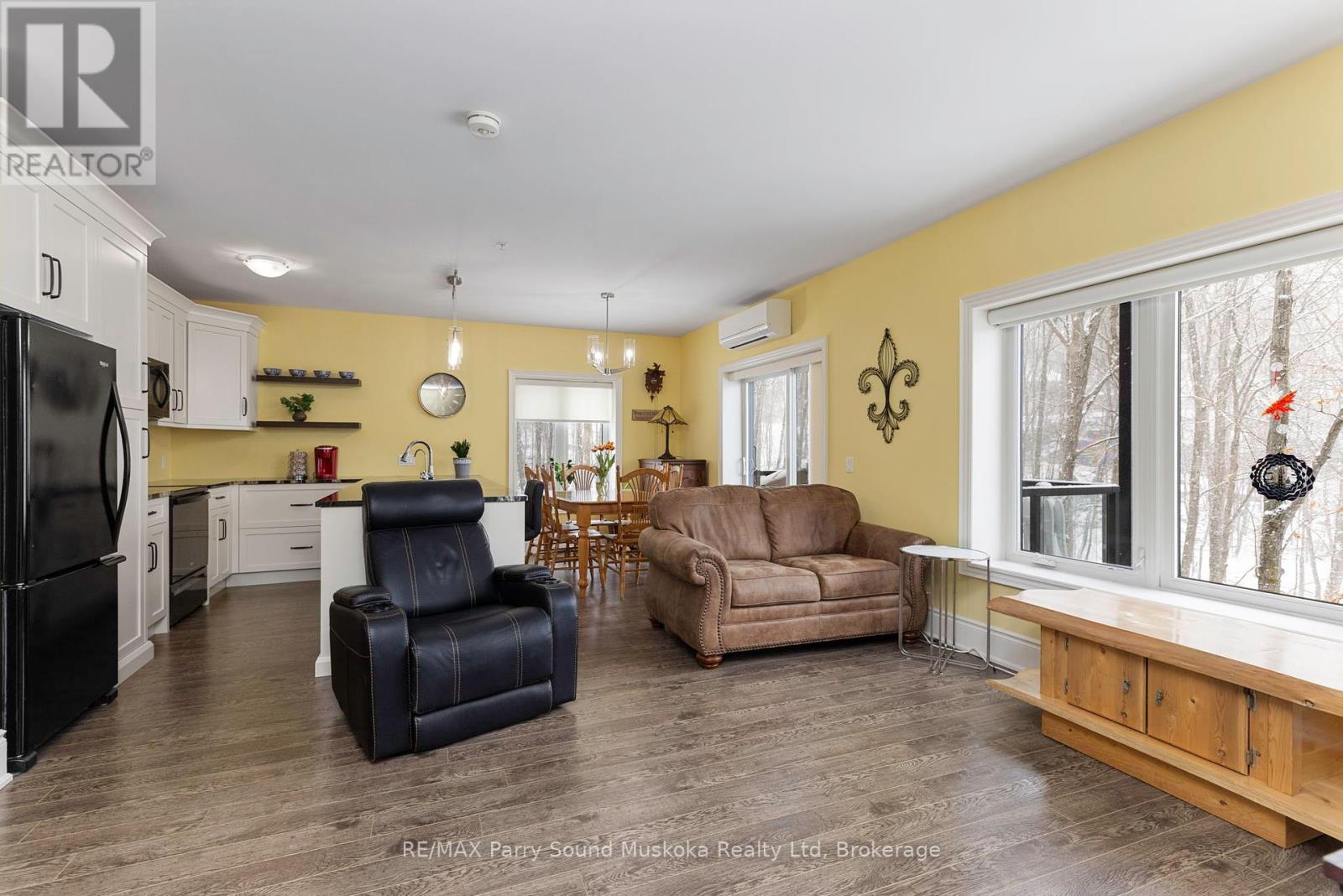 303 - 11b Salt Dock Road, Parry Sound, Ontario  P2A 3B6 - Photo 11 - X12212818