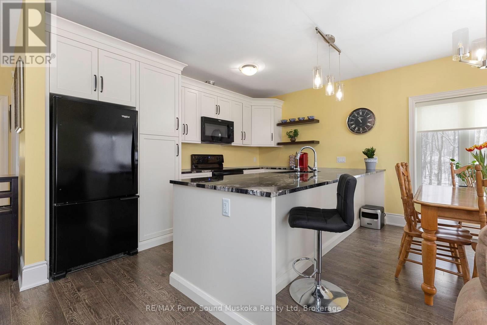 303 - 11b Salt Dock Road, Parry Sound, Ontario  P2A 3B6 - Photo 16 - X12212818