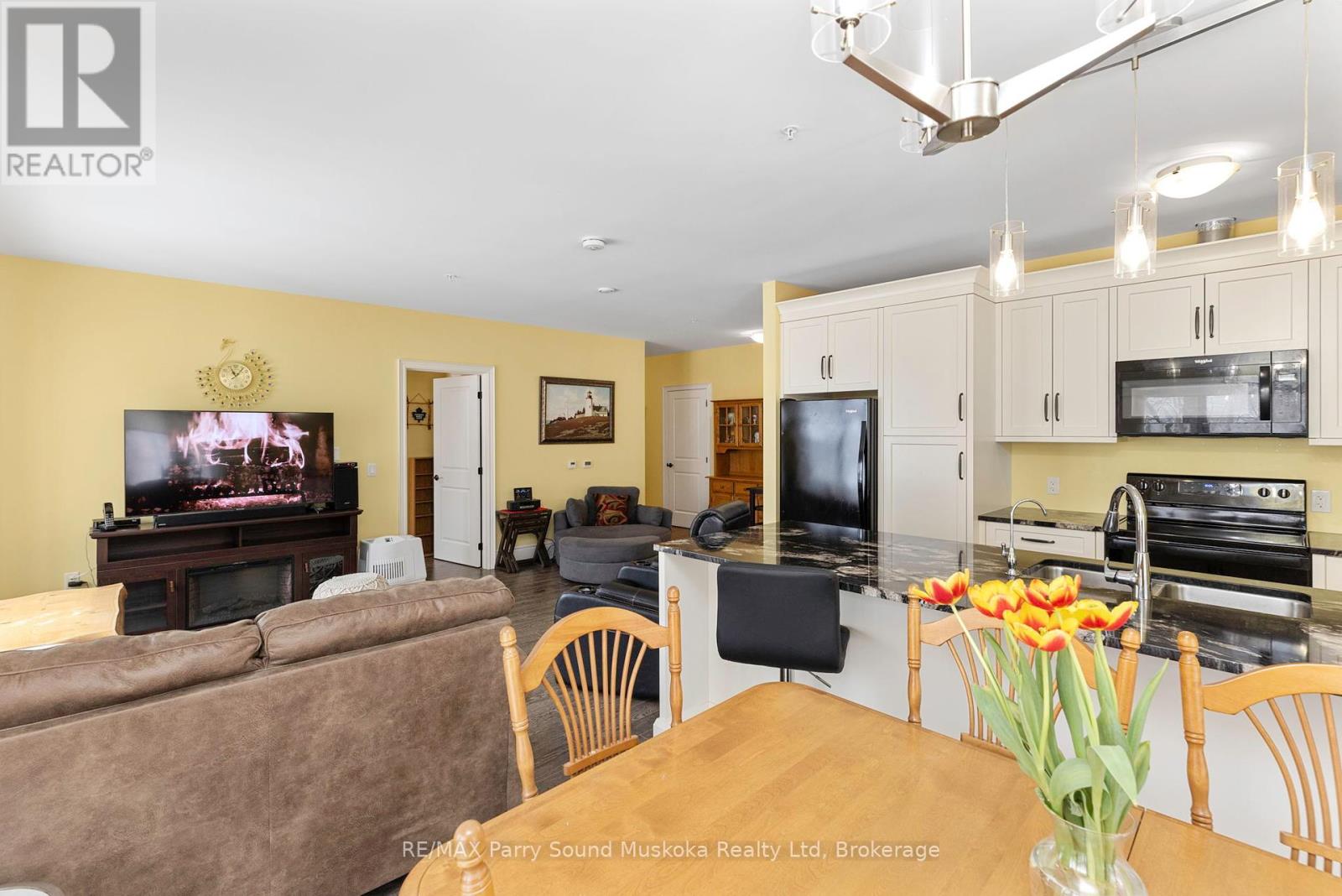 303 - 11b Salt Dock Road, Parry Sound, Ontario  P2A 3B6 - Photo 25 - X12212818