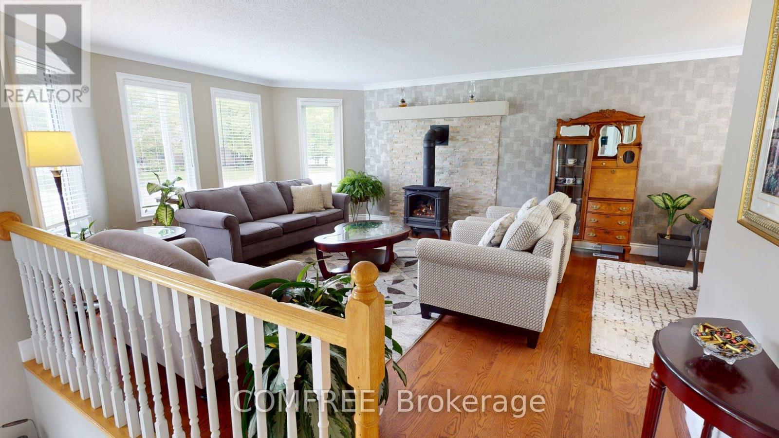 63 Bailey Crescent, Tiny, Ontario  L0L 2T0 - Photo 3 - S12212903
