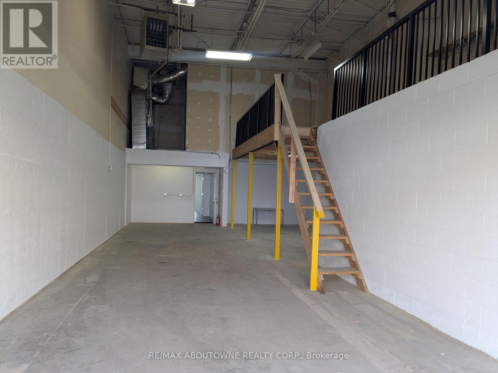 1 - 5125 Harvester Road, Burlington, Ontario  L6M 2W2 - Photo 4 - W12080470