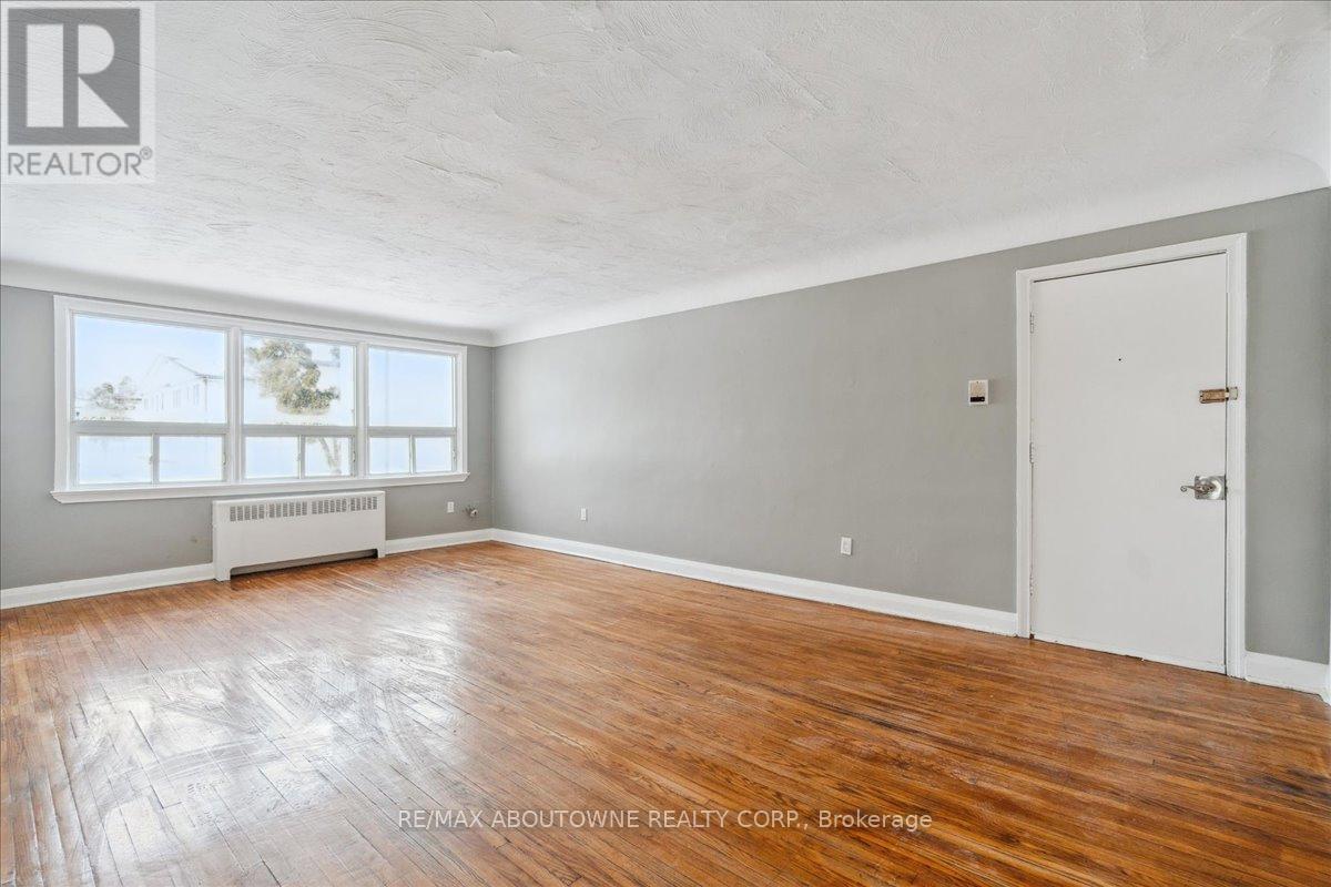 2 - 145 North Service Road E, Oakville, Ontario  L6H 1A3 - Photo 5 - W11970608