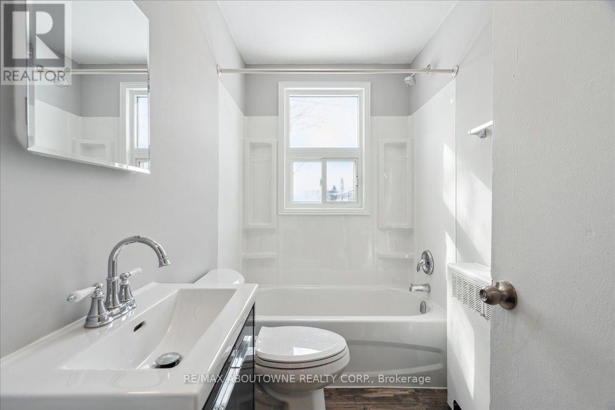 2 - 145 North Service Road E, Oakville, Ontario  L6H 1A3 - Photo 37 - W11970608