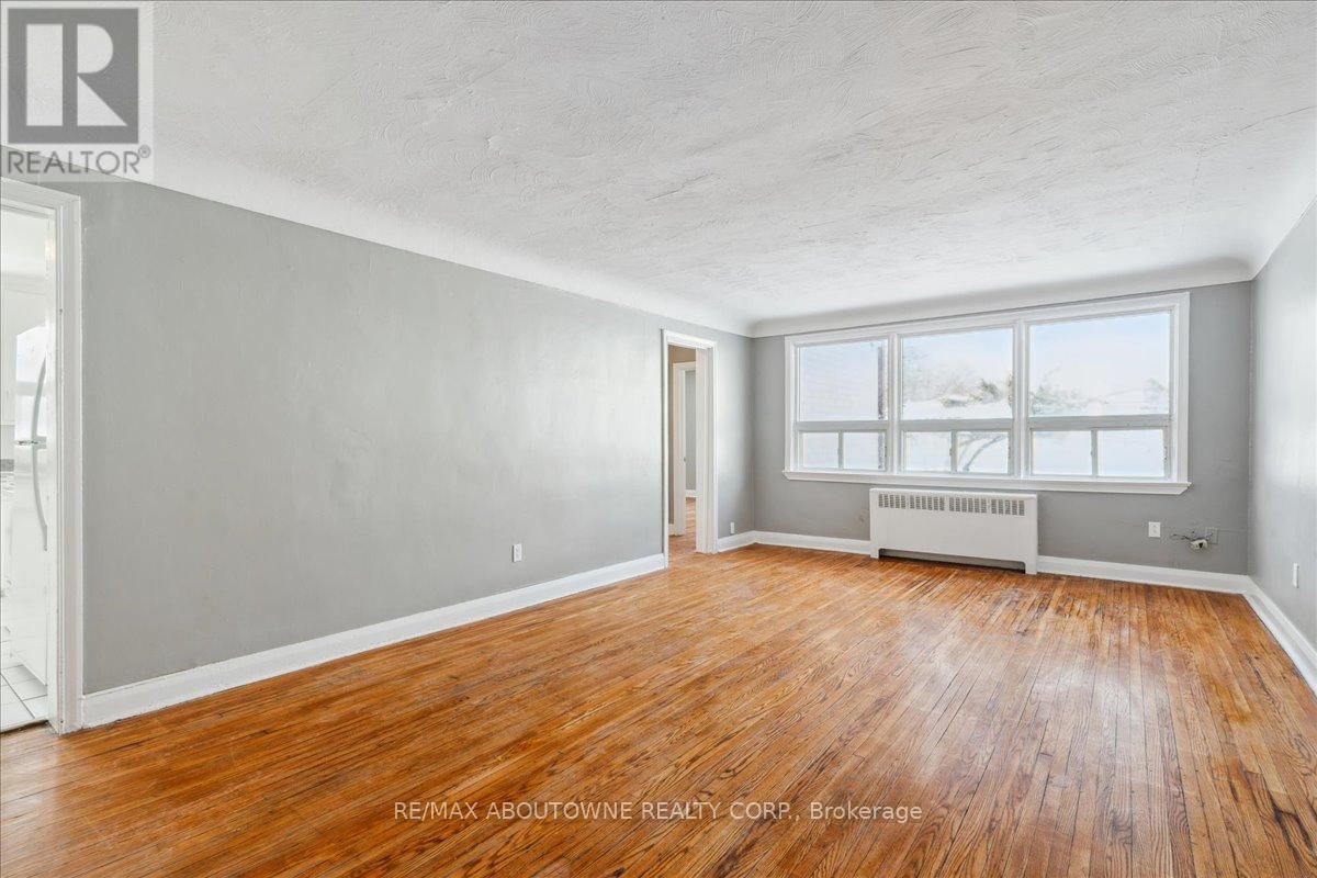 2 - 145 North Service Road E, Oakville, Ontario  L6H 1A3 - Photo 6 - W11970608