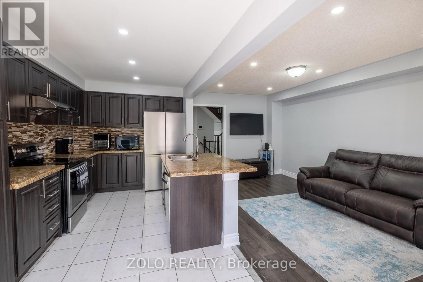 16 Flatfield Way, Brampton, Ontario  L6P 1N7 - Photo 9 - W12176376