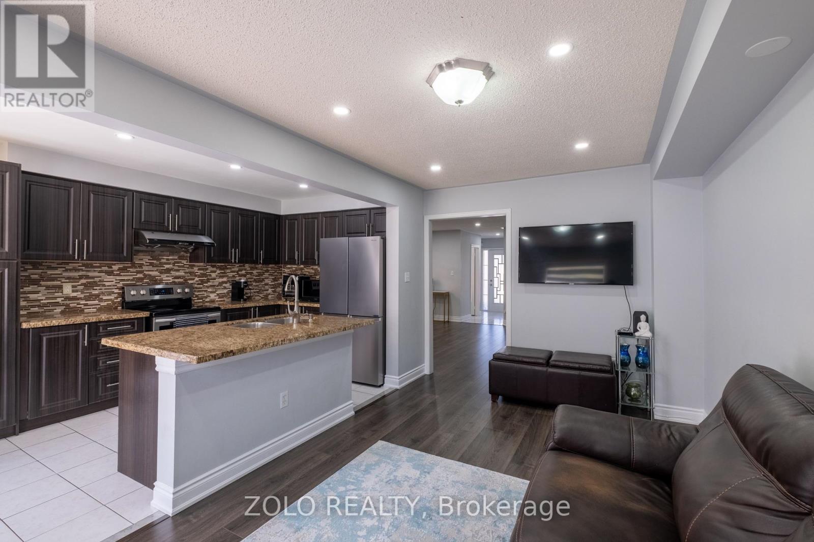 16 Flatfield Way, Brampton, Ontario  L6P 1N7 - Photo 7 - W12176376