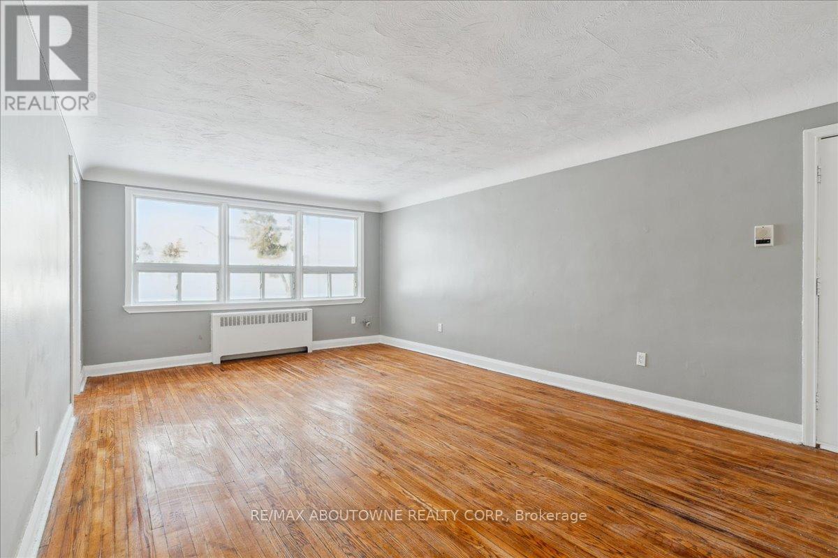 2 - 145 North Service Road E, Oakville, Ontario  L6H 1A3 - Photo 8 - W11970608