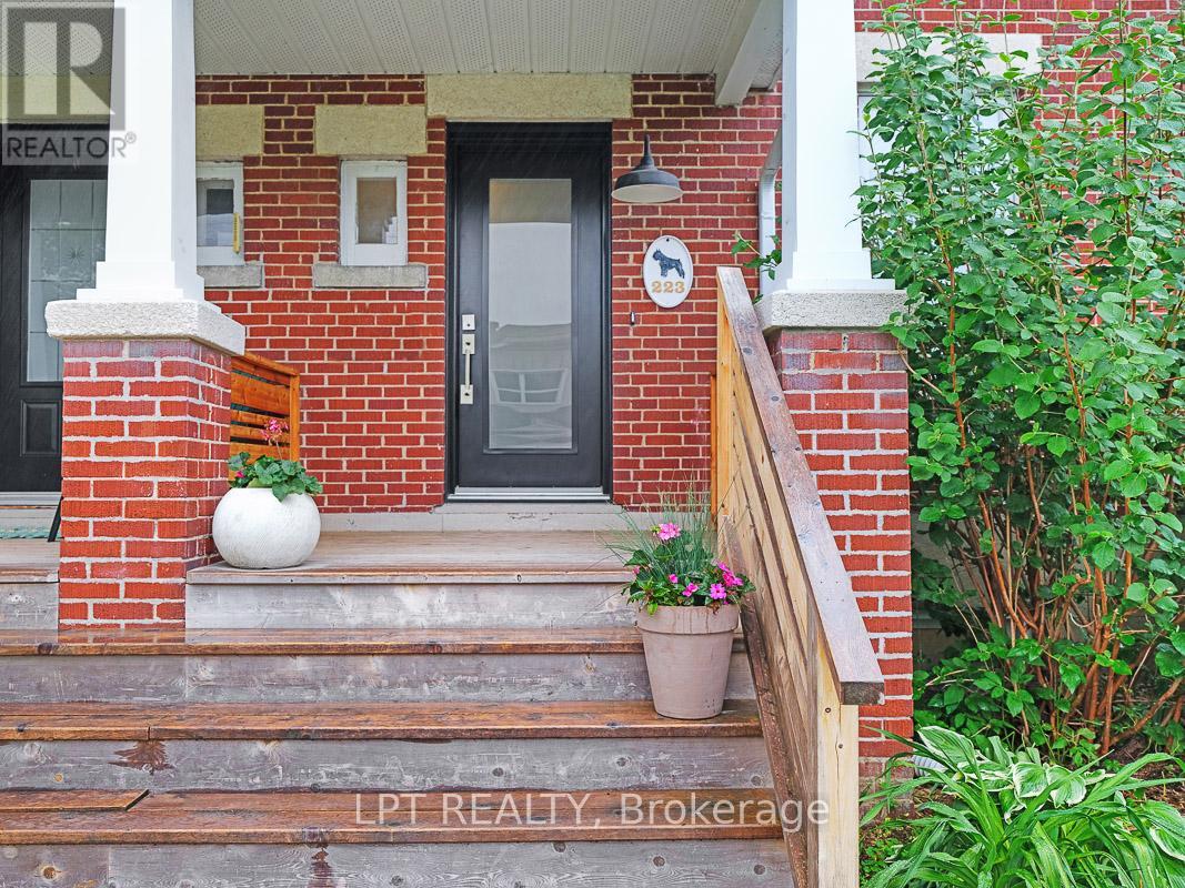 223 Cowley Avenue, Ottawa, Ontario  K1Y 0G8 - Photo 1 - X12212754