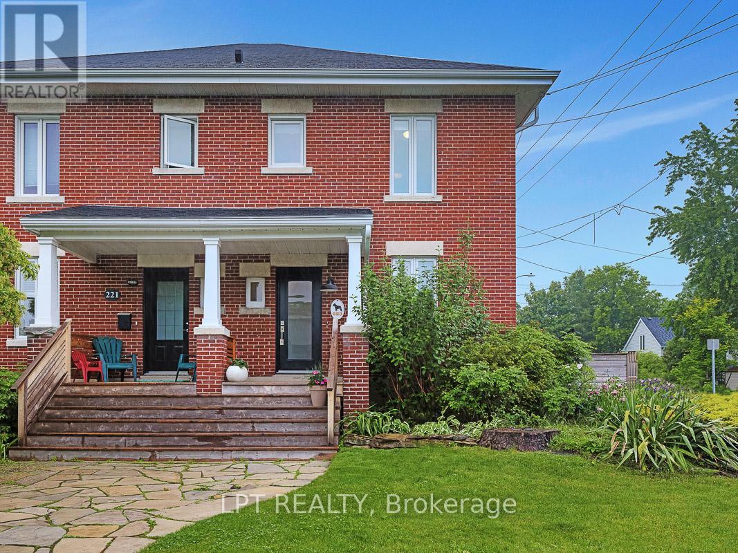 223 Cowley Avenue, Ottawa, Ontario  K1Y 0G8 - Photo 3 - X12212754