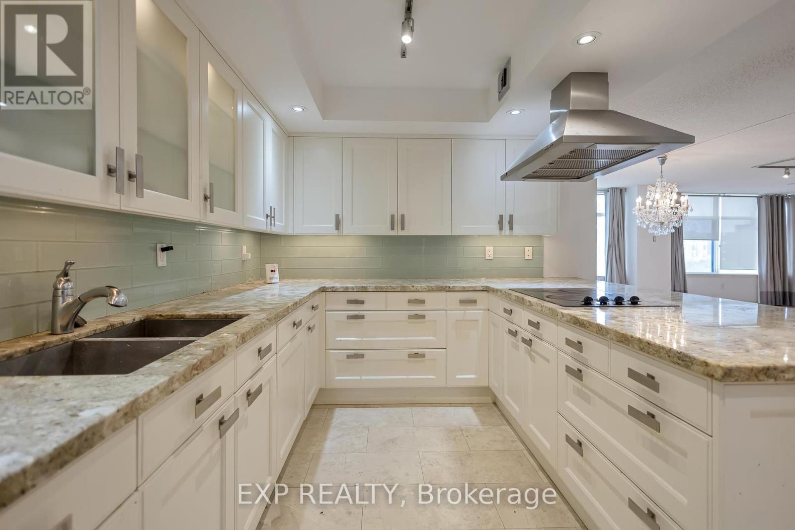601 - 900 Yonge Street, Toronto (Annex), Ontario  M4W 3P5 - Photo 1 - C12212591