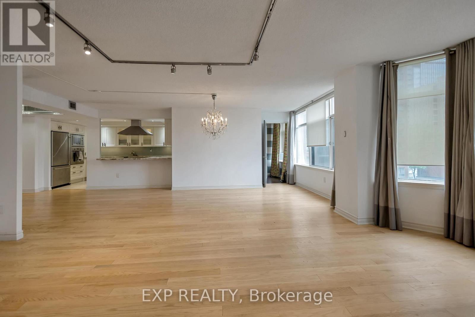 601 - 900 Yonge Street, Toronto (Annex), Ontario  M4W 3P5 - Photo 10 - C12212591