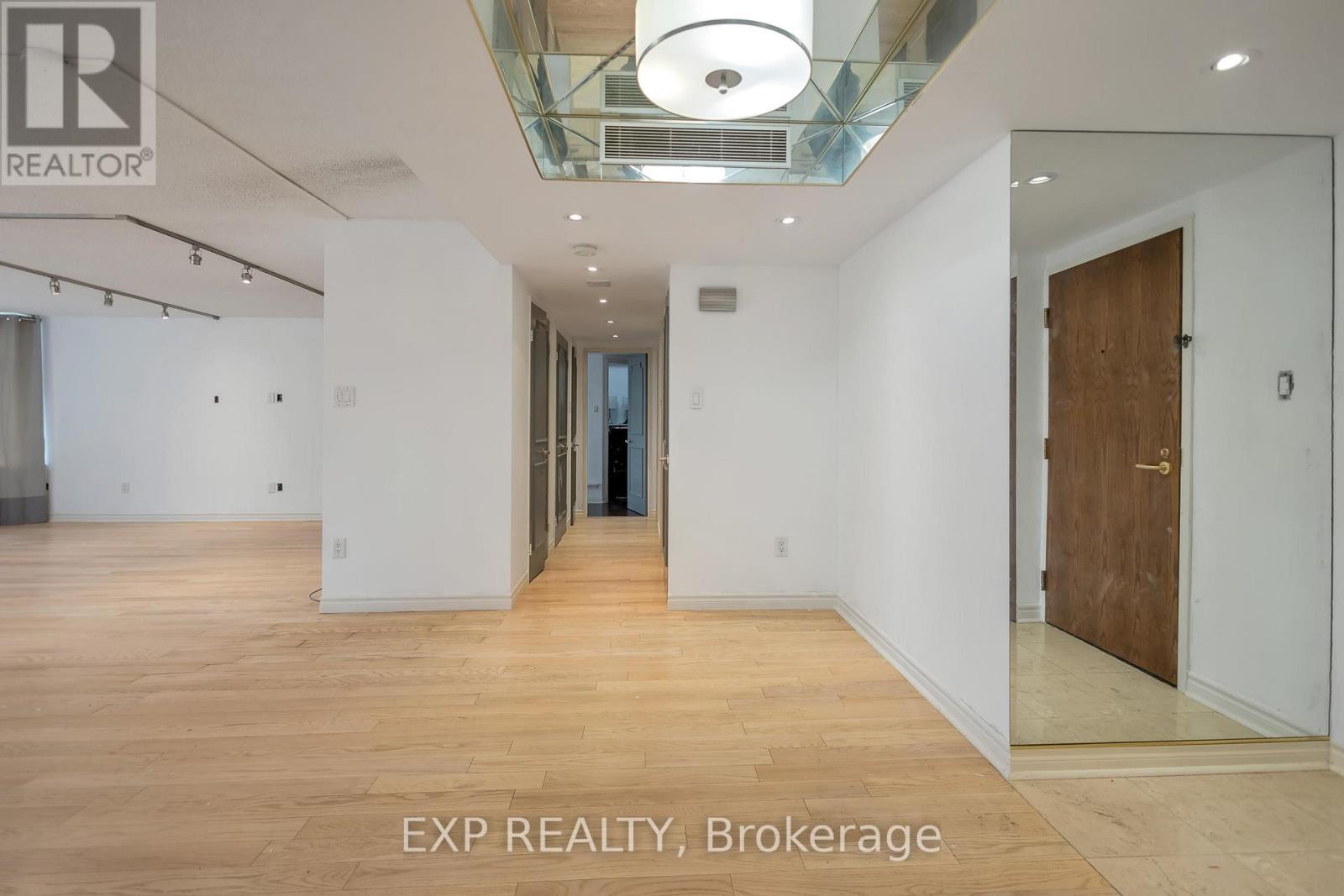 601 - 900 Yonge Street, Toronto (Annex), Ontario  M4W 3P5 - Photo 12 - C12212591