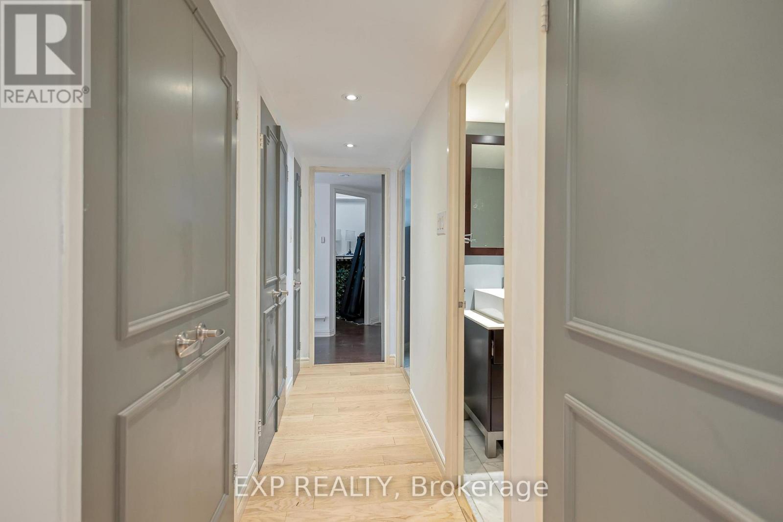 601 - 900 Yonge Street, Toronto (Annex), Ontario  M4W 3P5 - Photo 14 - C12212591