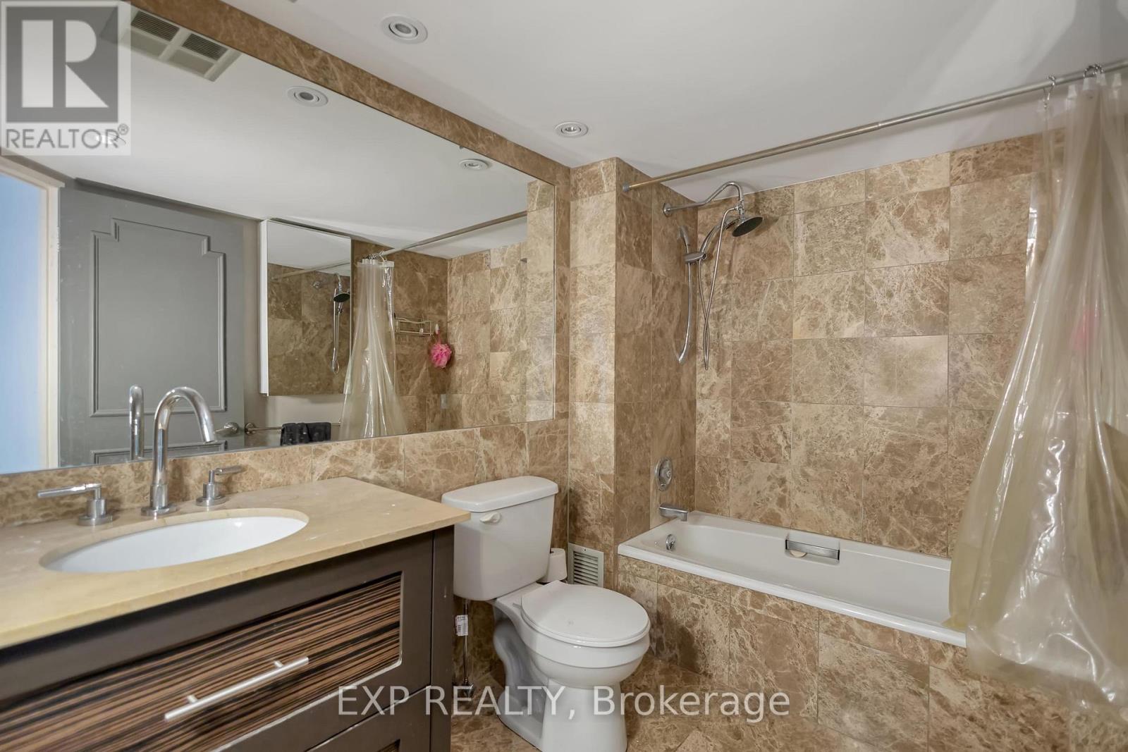601 - 900 Yonge Street, Toronto (Annex), Ontario  M4W 3P5 - Photo 18 - C12212591