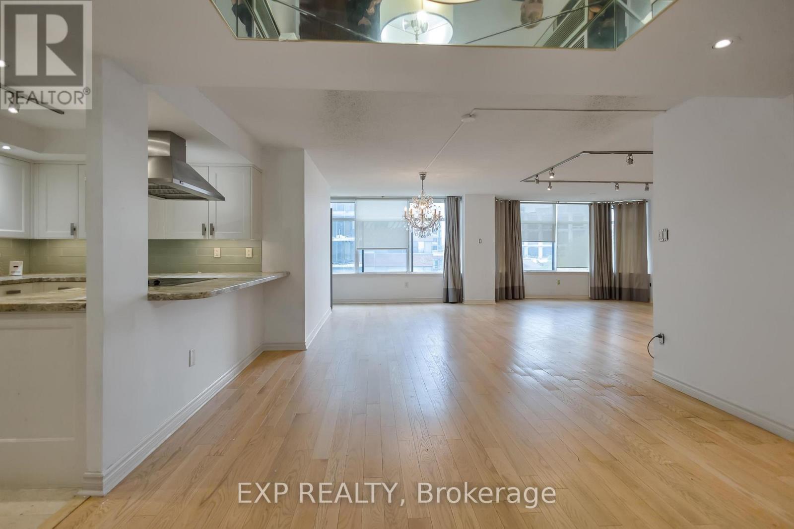 601 - 900 Yonge Street, Toronto (Annex), Ontario  M4W 3P5 - Photo 2 - C12212591