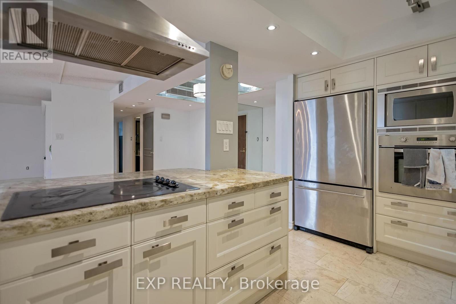 601 - 900 Yonge Street, Toronto (Annex), Ontario  M4W 3P5 - Photo 3 - C12212591