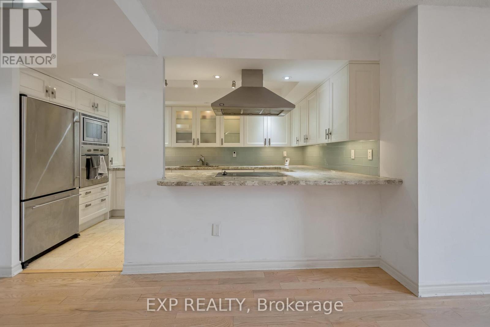 601 - 900 Yonge Street, Toronto (Annex), Ontario  M4W 3P5 - Photo 5 - C12212591