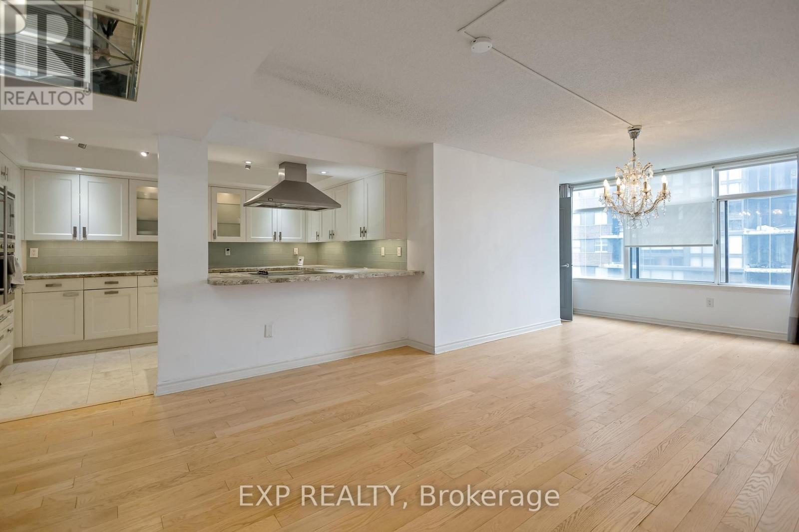 601 - 900 Yonge Street, Toronto (Annex), Ontario  M4W 3P5 - Photo 6 - C12212591