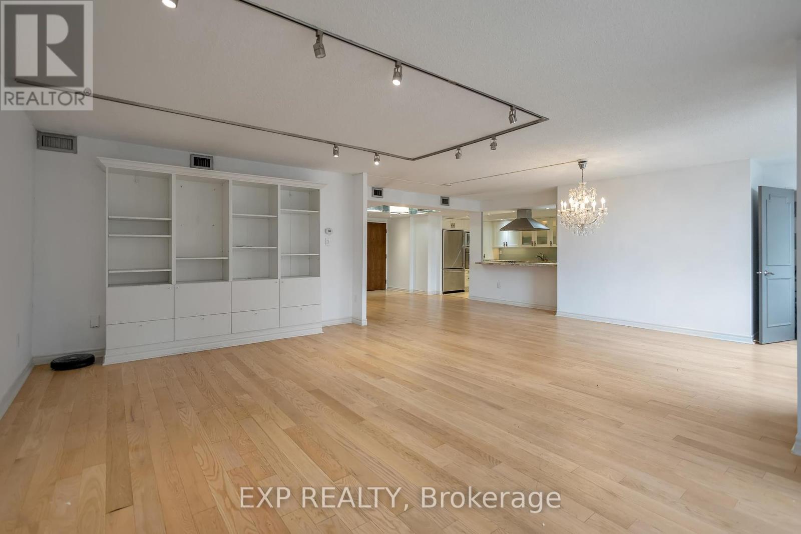 601 - 900 Yonge Street, Toronto (Annex), Ontario  M4W 3P5 - Photo 9 - C12212591