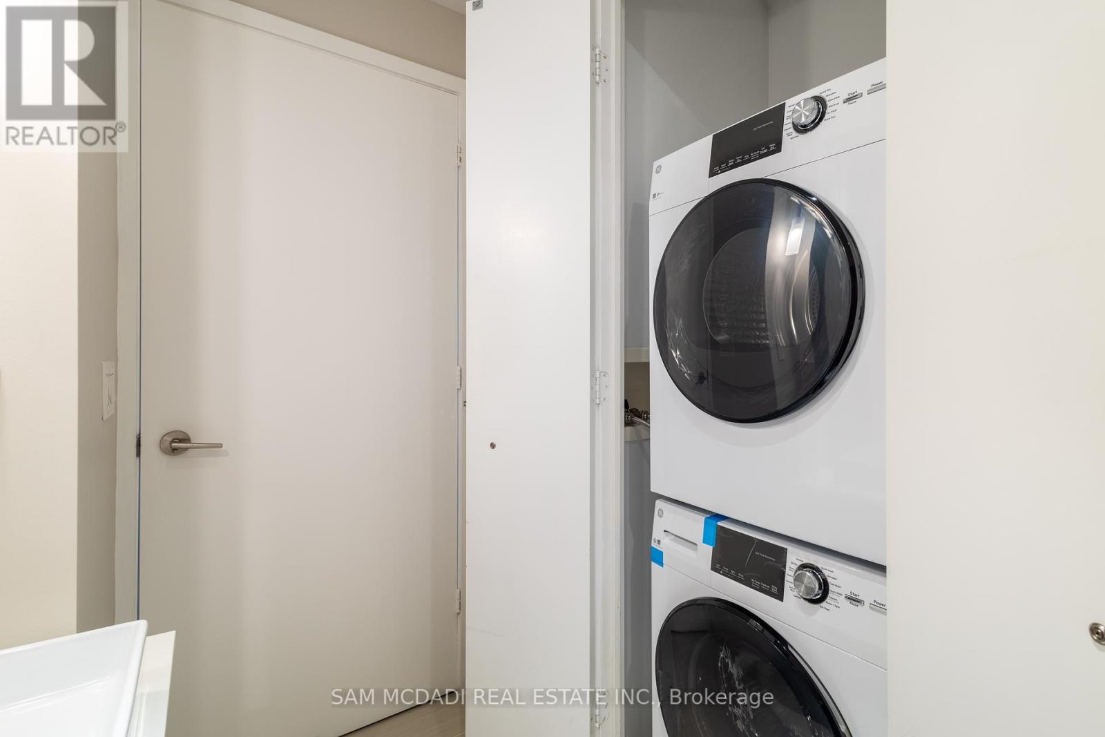 1108 - 8 Charlotte Street, Toronto (Waterfront Communities), Ontario  M5V 0K4 - Photo 18 - C12212595